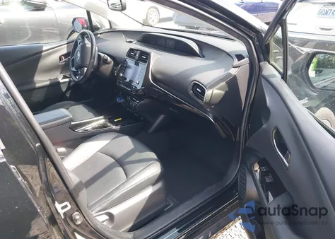 2021 Toyota Prius Xle z USA, uszkodzony, nr VIN JTDKAMFU8M3136565
